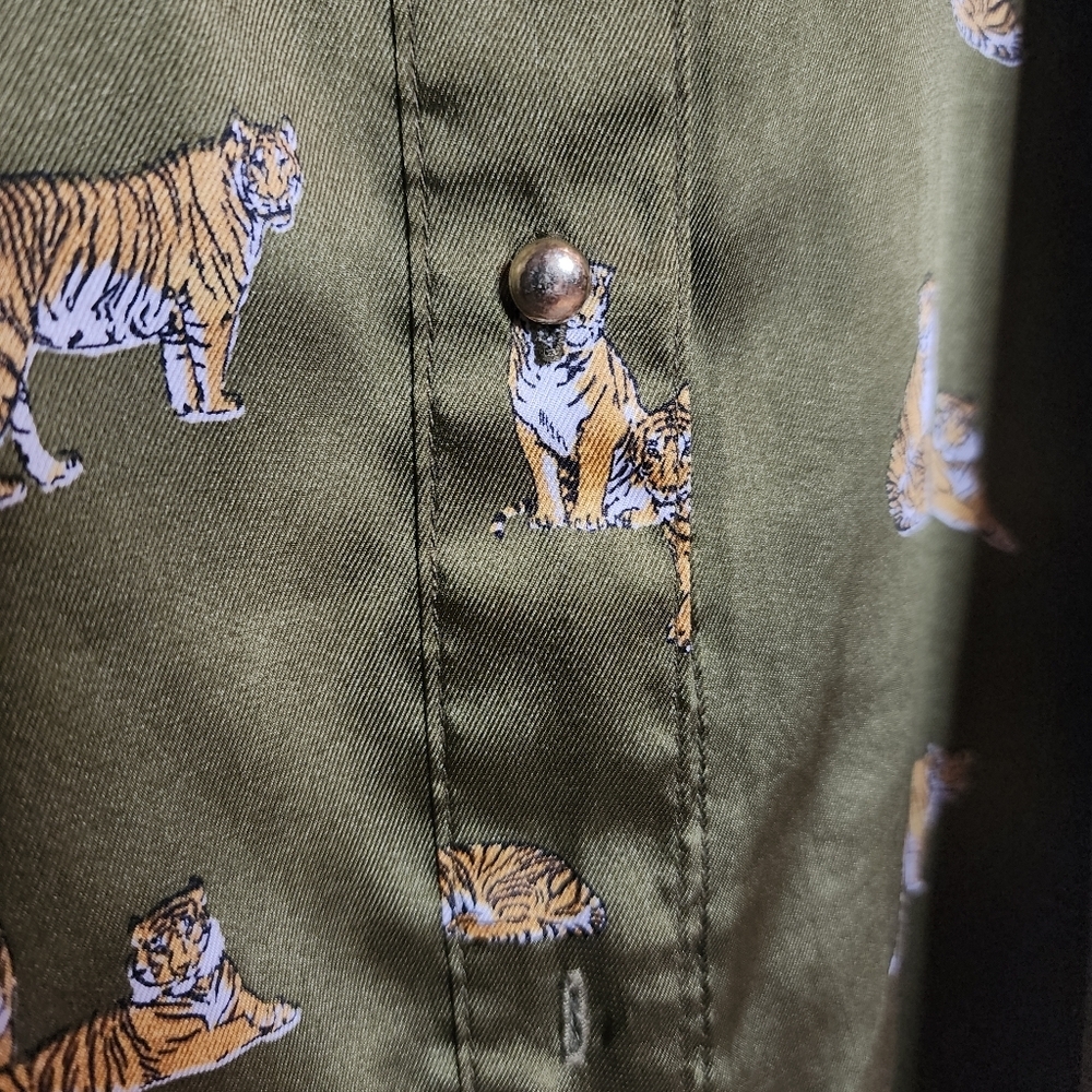 Zara Tiger Printed Green Satin Button Front Balloon Sleeve Pleated Midi Dress. M - Picture 3 of 17